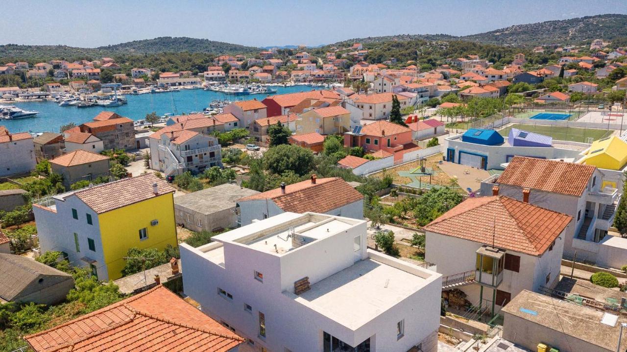 Vila Regina Apartment Rex With Swimming Pool Jezera Exteriér fotografie