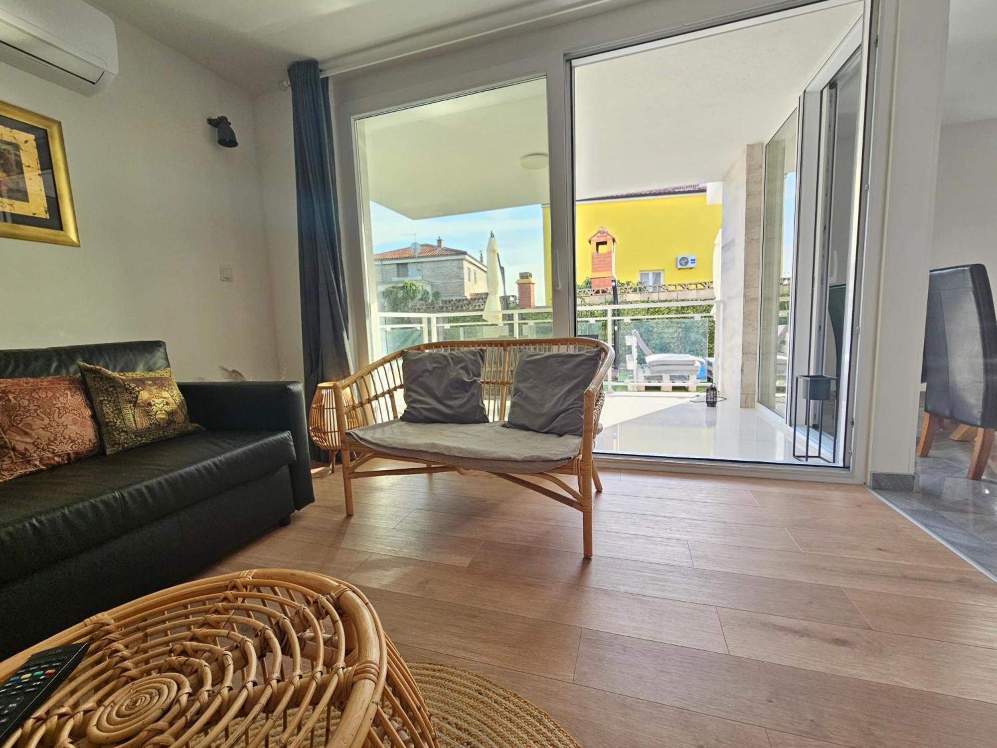 Vila Regina Apartment Rex With Swimming Pool Jezera Exteriér fotografie