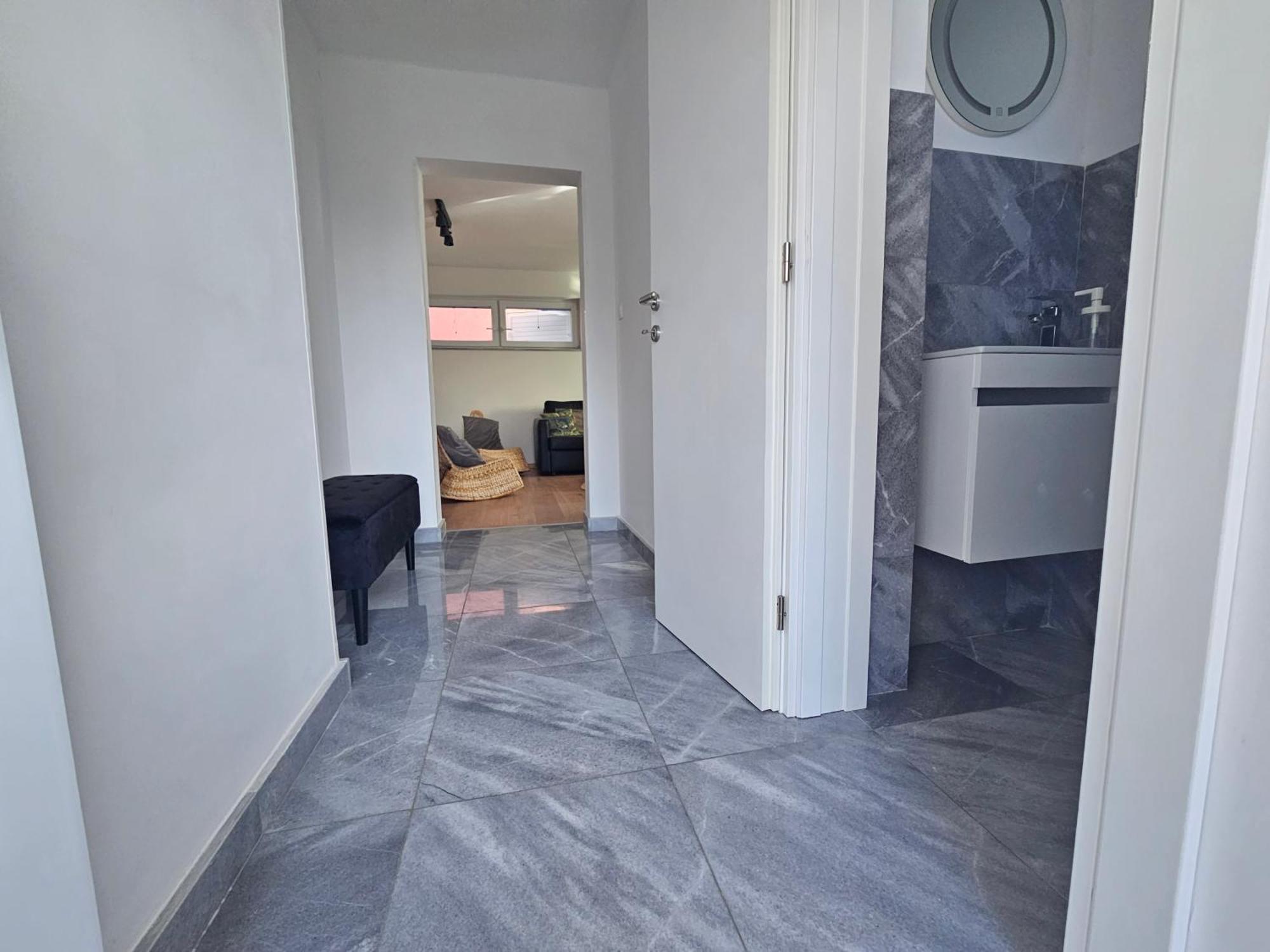 Vila Regina Apartment Rex With Swimming Pool Jezera Exteriér fotografie